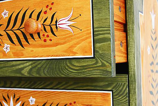 Ručne maľovaná komoda "Tradičná" (rôzne veľkosti) (V: cca 82cm šŠ: 79cm H: 39cm, okruhle nôžky)