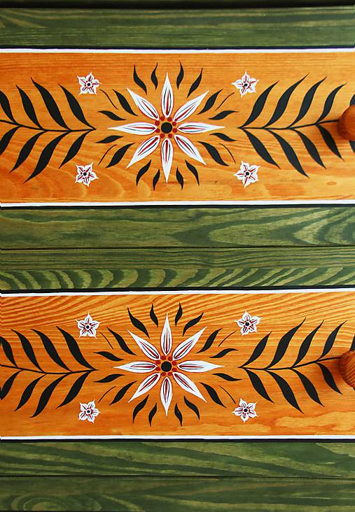 Ručne maľovaná komoda "Tradičná" (rôzne veľkosti) (V: cca 82cm šŠ: 79cm H: 39cm, okruhle nôžky)