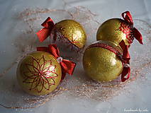 Dekorácie - ZLATO ČERVENÉ vianočné gule s 3D fotkou (vzor na bokoch a na zadnej strane) - 11133304_