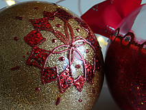 Dekorácie - ZLATO ČERVENÉ vianočné gule s 3D fotkou (vzor na bokoch a na zadnej strane) - 11133305_