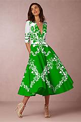 Šaty - FLORAL FOLK " Slovenská ornamentika ", spoločenské šaty v dĺžke midi (Zelená + biela + vzor - úplet) - 11144319_