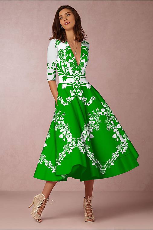 FLORAL FOLK " Slovenská ornamentika ", spoločenské šaty v dĺžke midi (Zelená + biela + vzor - úplet)