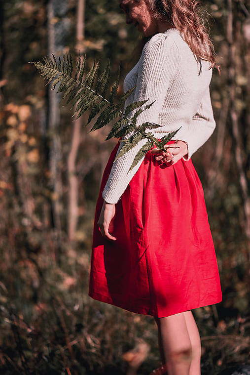 Červená ľanová sukňa