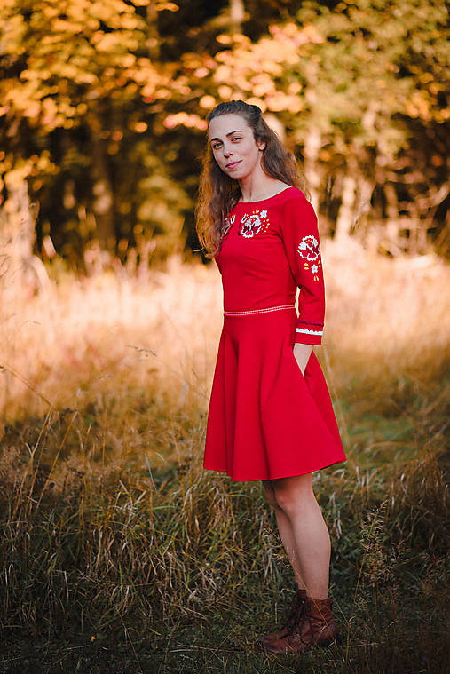 Červené krátke šaty Poľana