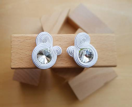 Náušnice - Kolorky - soutache earring - ručne šité šujtášové náušnice (Kolorky - biela - soutache earring - ručne šité šujtášové náušnice) - 11164240_