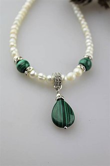 Náhrdelníky - perly a malachit náhrdelník - 11167233_
