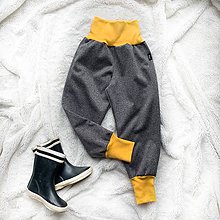 Detské oblečenie - Zimné softshellové nohavice šedé prskané so žltými patentmi - 11167864_