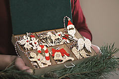 Detské maľované Vianočné drevené ozdoby v krabičke - 24 ks