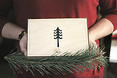 Vianočné drevené ozdoby v krabičke - Červené s rolničkami 24 ks