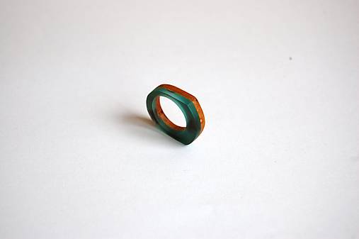 Dreveno - živicový prsteň 1