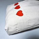 Úžitkový textil - Bavlnené vrecúško vyšívané srdiečka (♥♥) - 11181528_
