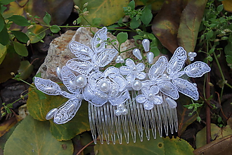 Ozdoby do vlasov - snehobiely svadobný hrebienok - biele  perly - /18€/ - 11191781_
