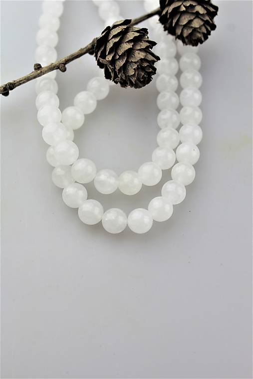 Minerály - biely jadeit 8 mm korálky SUPERAKCIA! - 11189738_