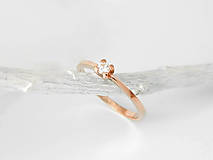 Prstene - 585/1000  zlatý zásnubný prsteň s diamantom 3 mm, E/SI1 - 11194527_