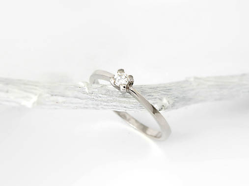 Prstene - 925/1000 strieborný zásnubný prsteň s diamantom 3mm, E,SI1 - 11194546_