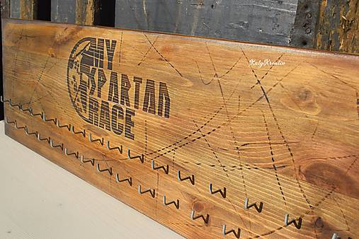 Nábytok - na medaily SPARTAN RACE 60*20 - 11199363_