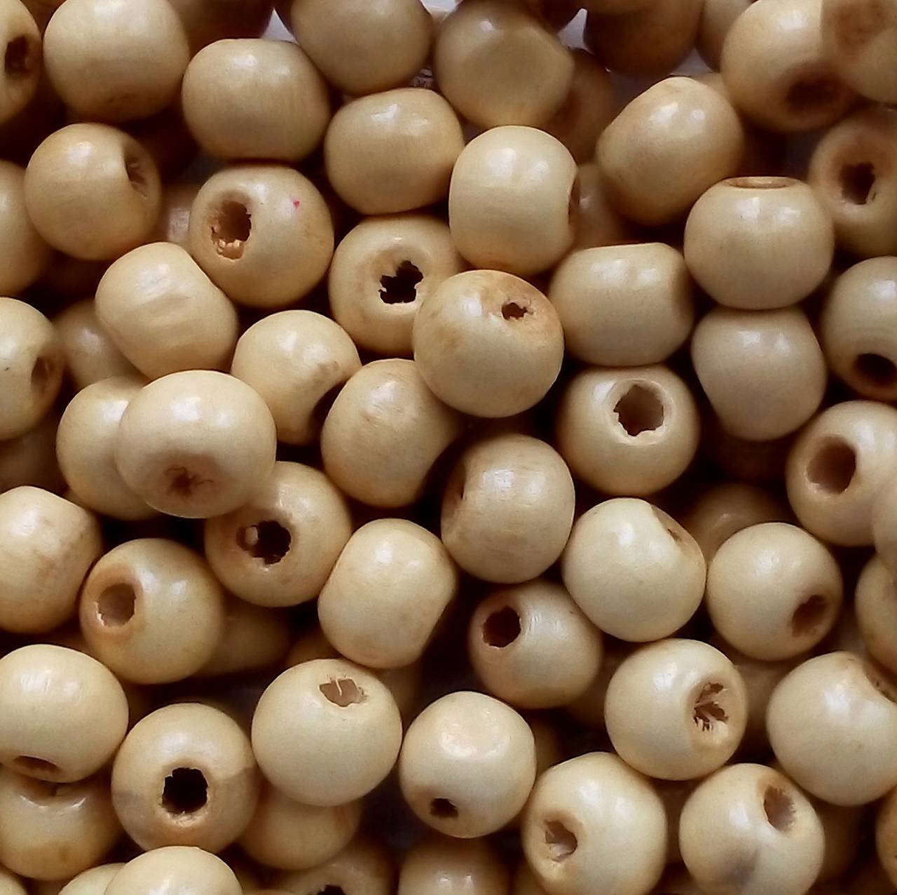 Drevené korálky 7x8mm-50ks (krémová)