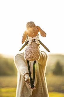 Hračky - Ovka nohatá s mosadznou rolničkou a mašľou (Ružová-čierne hnátiky) - 11208686_