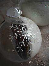 Dekorácie - BIELE vianočné gule s 3D fotkou (vzor na bokoch) - 11210536_