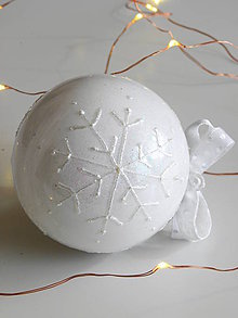 Dekorácie - BIELE vianočné gule s 3D fotkou (vzor na bokoch a na zadnej strane) - 11210541_