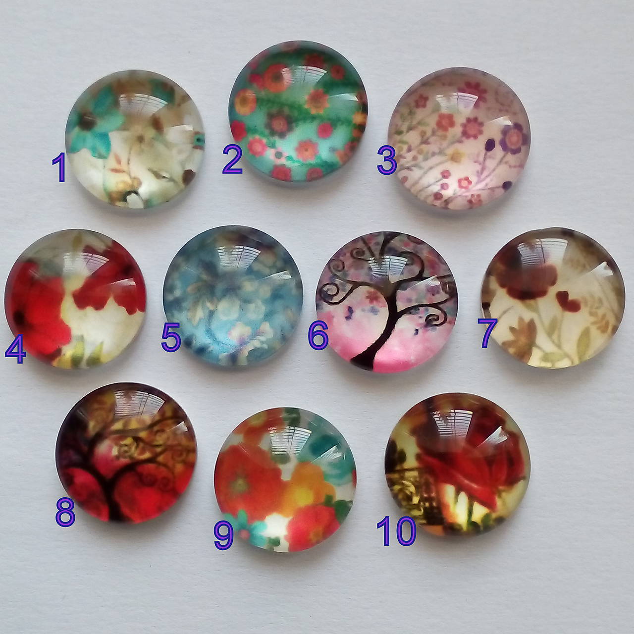 Sklenený kabošon 12mm-1ks