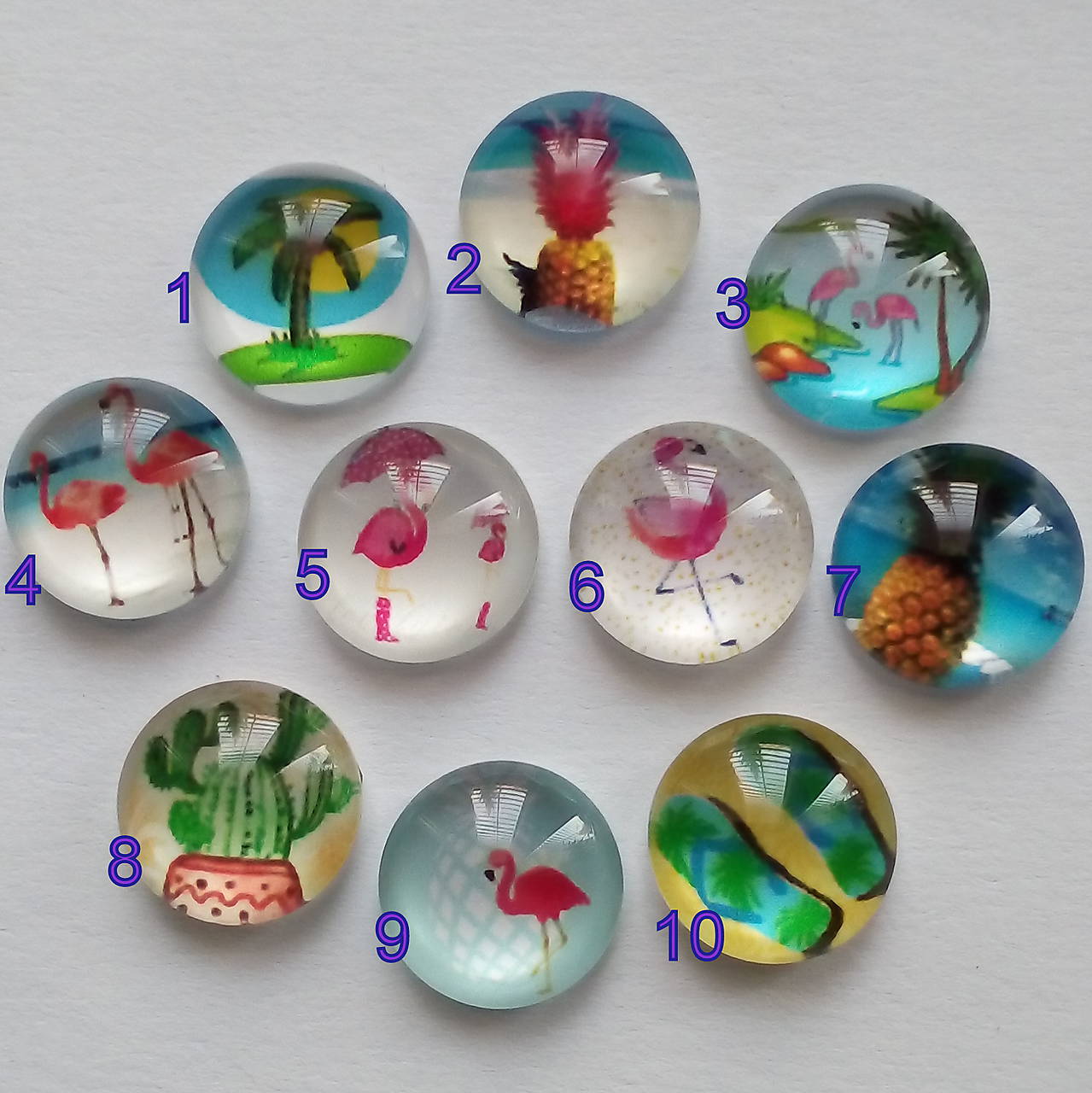 Sklenený kabošon 10mm-1ks