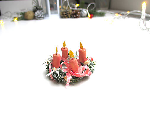 Dekorácie - Mini adventný veniec - 11233574_
