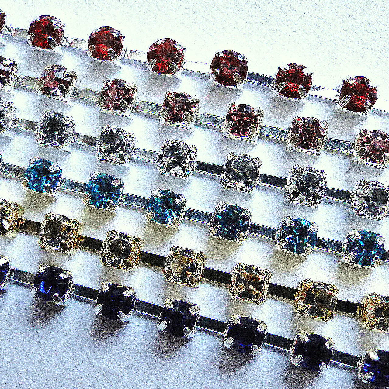 Štrasová metráž 2,9mm-10cm