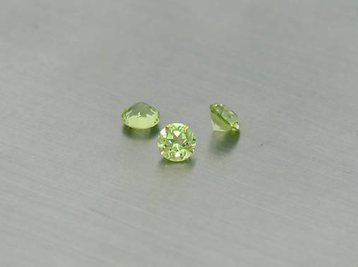 Minerály - PERIDOT / OLIVÍN 4 mm prírodný okrúhly - 11251126_