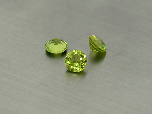 Minerály - PERIDOT / OLIVÍN prírodný 6 mm okrúhly - 11251172_