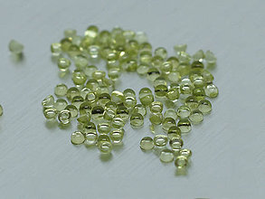 Minerály - PERIDOT / OLIVÍN prírodný okrúhly kabošon (2mm) - 11251396_