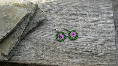 Náušnice - Drevené maľované náušnice malé kvety (zeleno ružové, č. 2991) - 11252235_