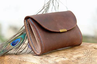 Peňaženky - Malá kožená peňaženka III. (Tmavohnedá, s modrou nitkou) - 11265555_