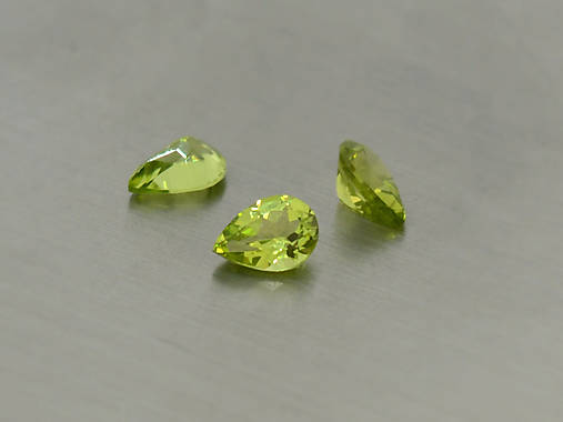Minerály - PERIDOT / OLIVÍN prírodný 5x7 mm hruška - 11264213_
