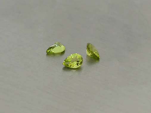 Minerály - PERIDOT / OLIVÍN prírodný 4x6 mm hruška - 11264316_