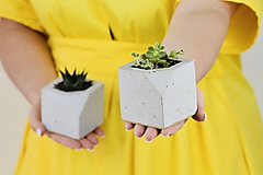 Betónový kvetináč Cube (S - šedý)