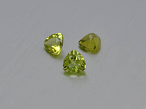 Minerály - PERIDOT / OLIVÍN prírodný triangle, trojuholník 6 mm - 11276969_