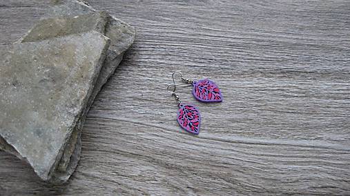 Náušnice - Drevené maľované náušnice lístky (fialové č. 3014) - 11283673_