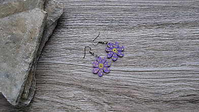 Náušnice - Drevené maľované náušnice malé kvety (fialové, č. 3018) - 11291747_