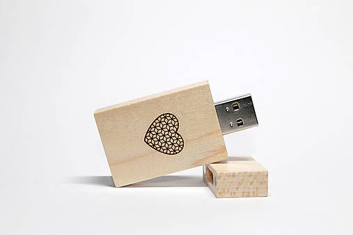 Papiernictvo - DREVENÉ USB_SRDIEČKO (DREVENÉ USB 16GB) - 11292373_
