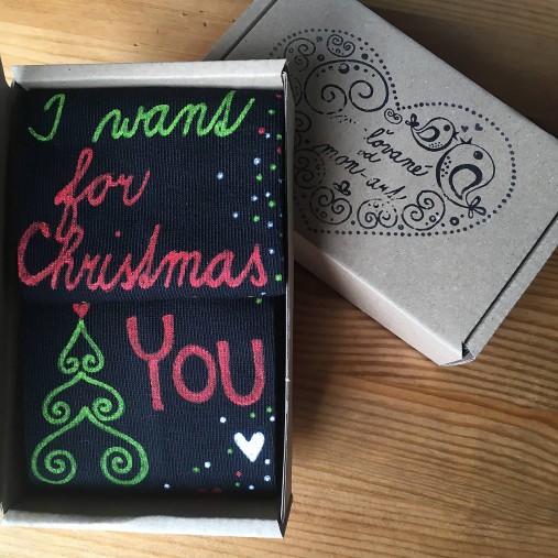 Maľované vianočné ponožky s nápisom: "Si môj ... vianočný darček... (“ All I want for Christmas is YOU")