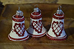 Dekorácie - Bielo-červené zvončeky s ľudovým motívom - 11304378_