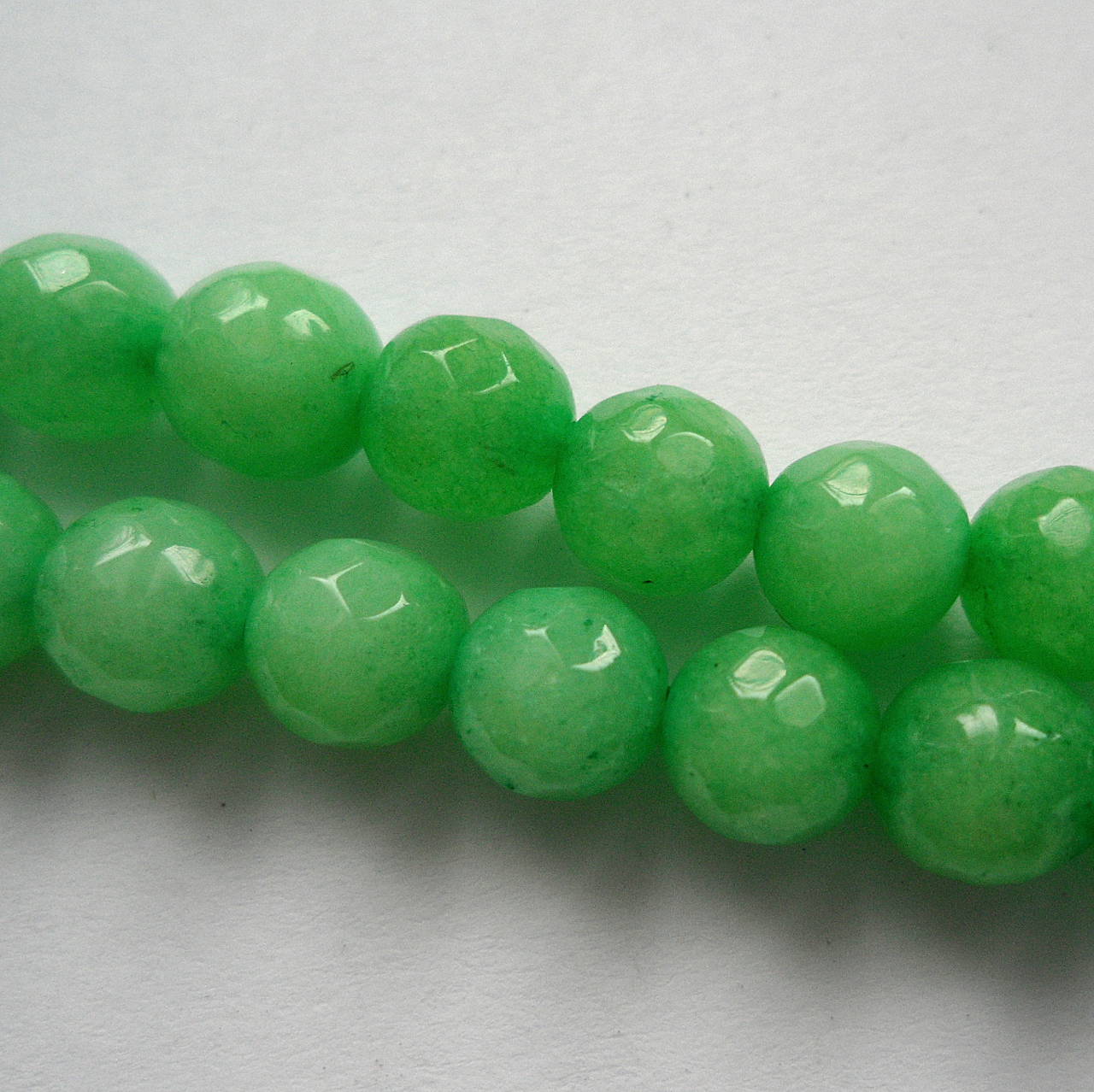 Jadeit fazet 6mm-1ks (pastel.zelená)