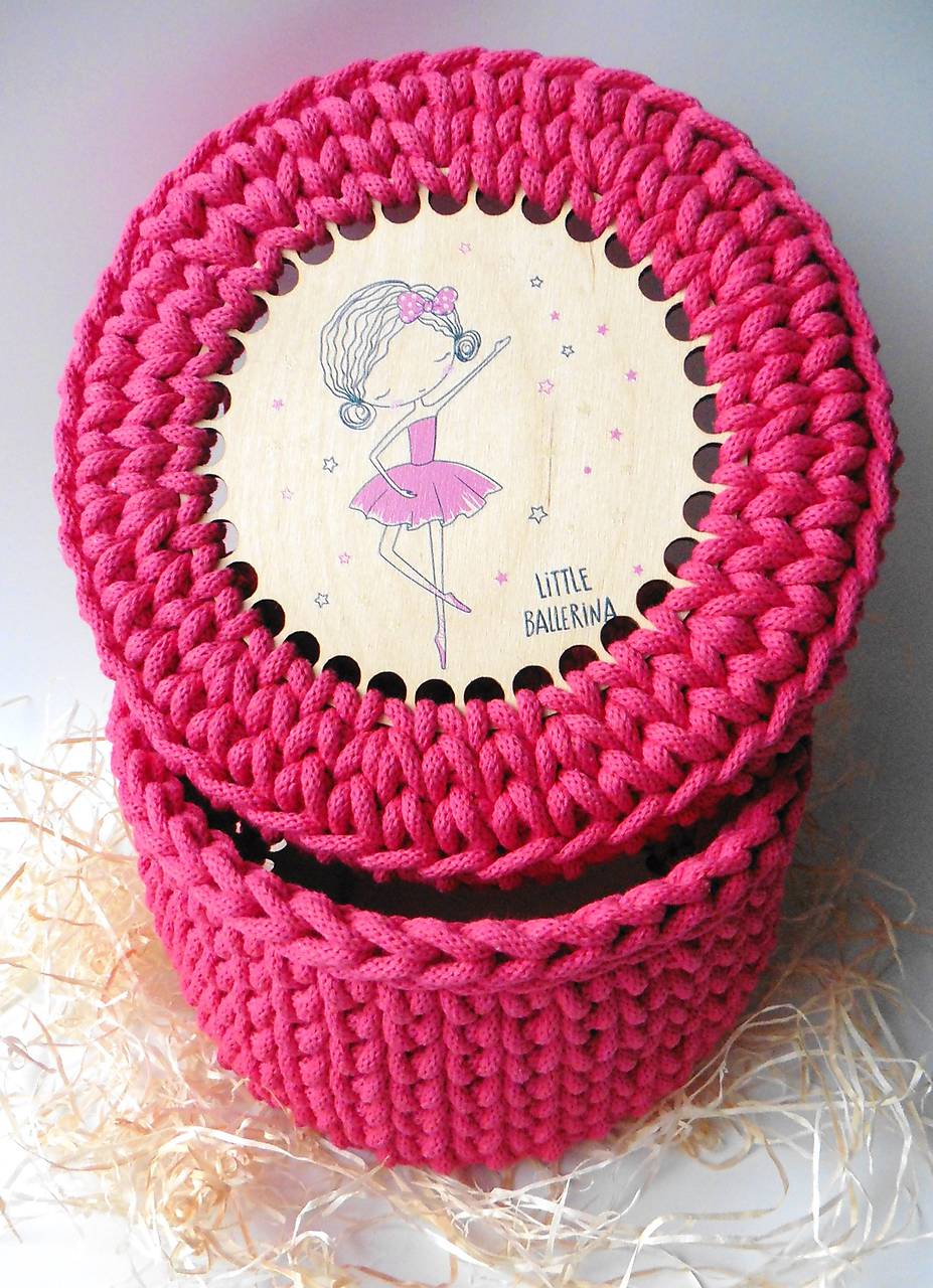 Handmade háčkovaný košík z kvalitných šnúr s vrchnákom s maľovaným motívom (detským/dievčenským)
