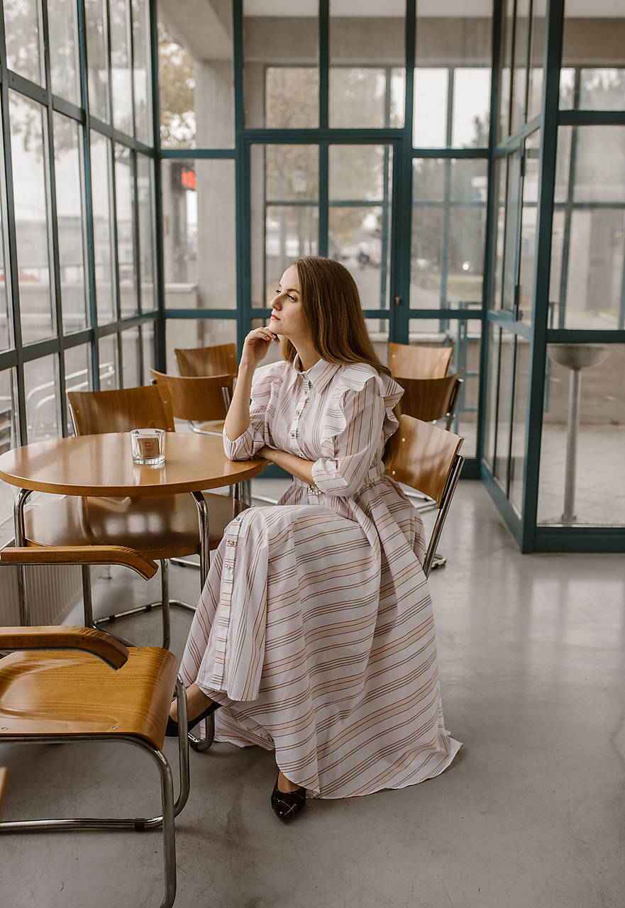 Košeľové šaty s maxi sukňou a volánikmi