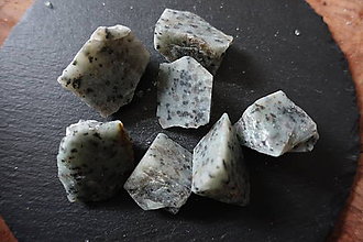 Minerály - Jaspis sézam s.k. - 11340382_