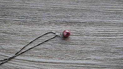 Náhrdelníky - Trblietavá gulička strieborná - náhrdelník (ružová, č.č 3041) - 11345486_