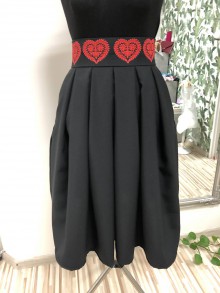 Sukne - Vyšívaná skladaná sukňa čierna - 11354079_