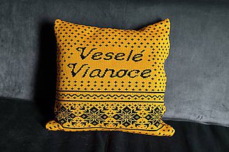 Úžitkový textil - Pletená obliečka na vankúš, Veselé Vianoce - horčicovo-čierna - 11363021_