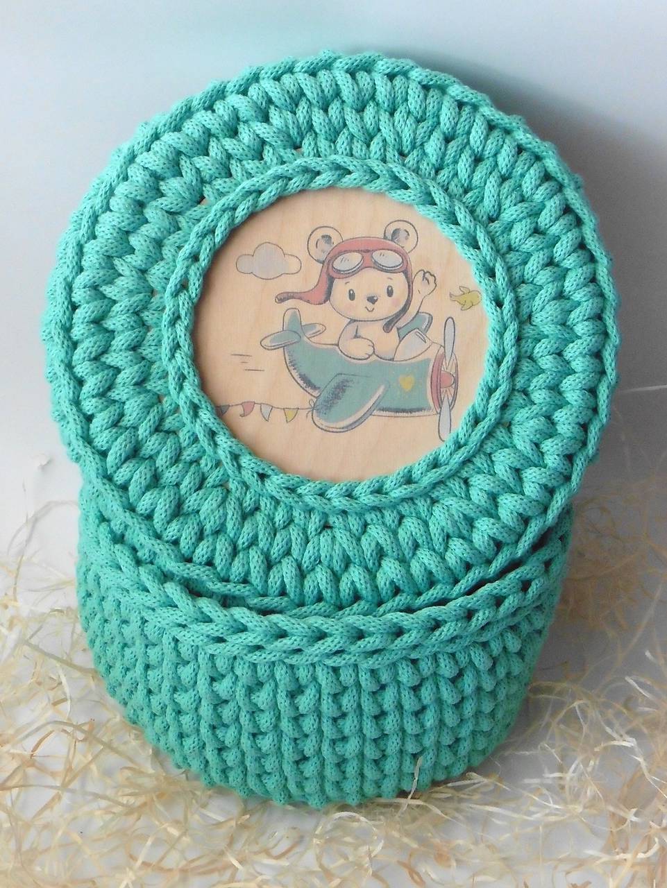 Handmade háčkovaný košík z kvalitných šnúr s vrchnákom s maľovaným motívom